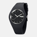Montre femme minimaliste boitier et bracelet en silicone noir horlogerie en acier inoxydable
